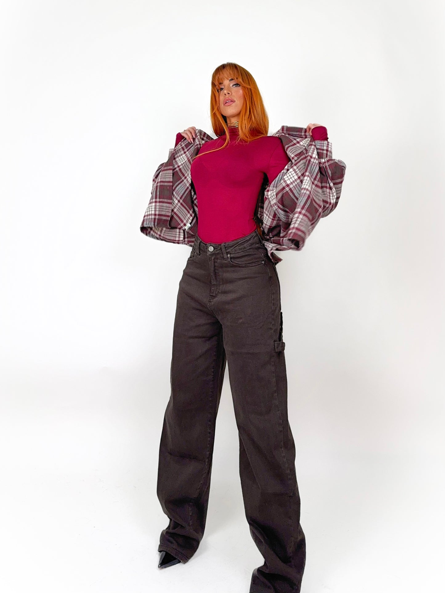 Jeans cargo con cravatta